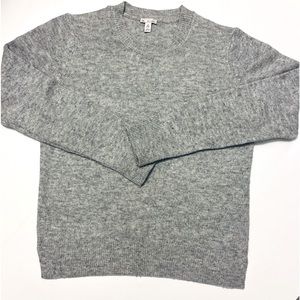 Light Gray Washable Wool Crew Sweater. Woman’s Size: Medium